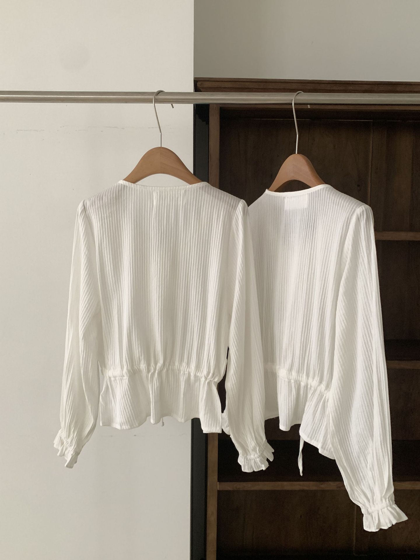 In-stock 2024 autumn new style, the same stylish bow tie drawstring shirt as Han So Hee from Dongdaemun, South Korea pic 14