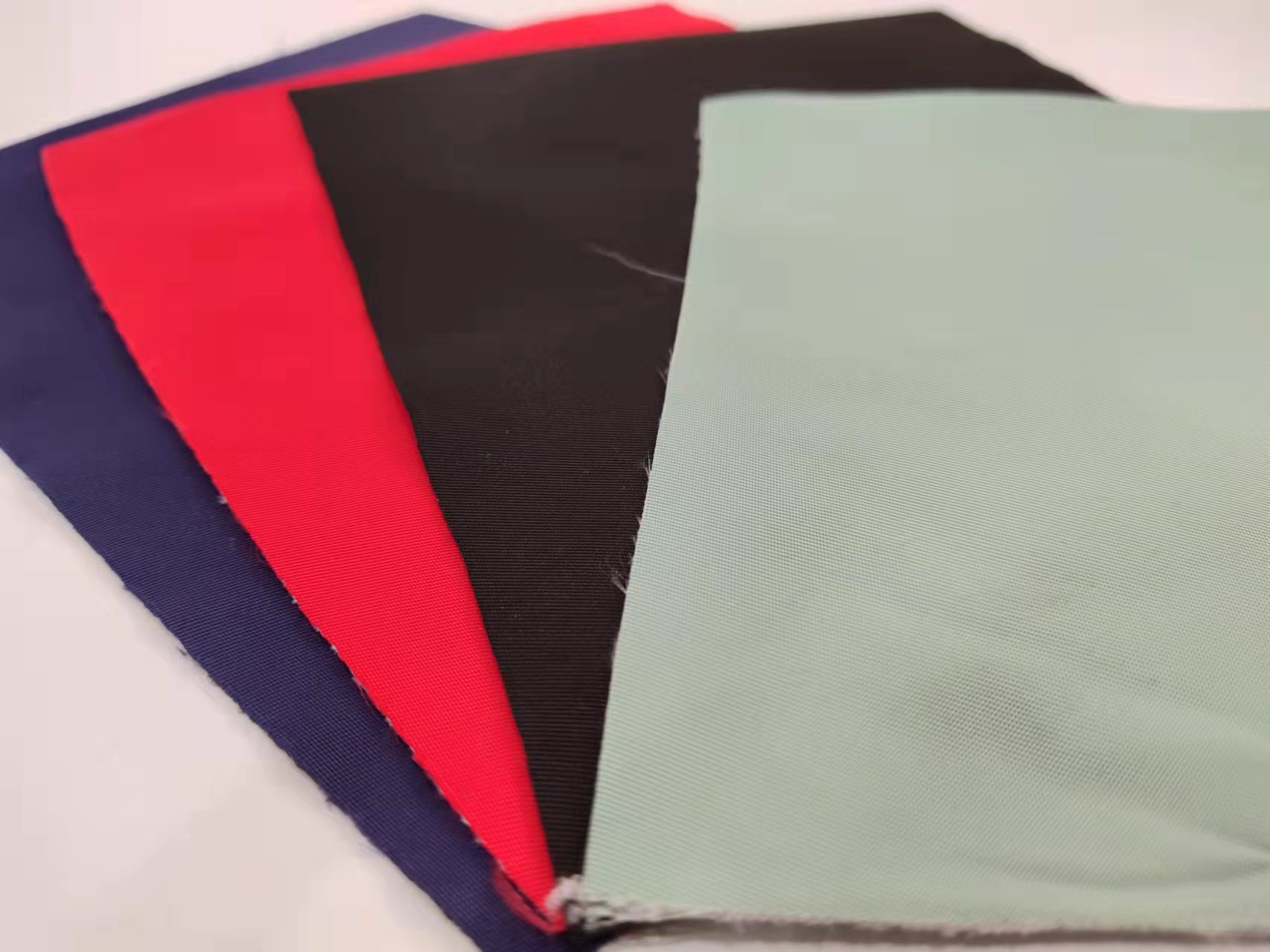 The manufacturer has 290D twill composite waterproof cushion fabric and bag fabric in stock, all made of polyester pic 24
