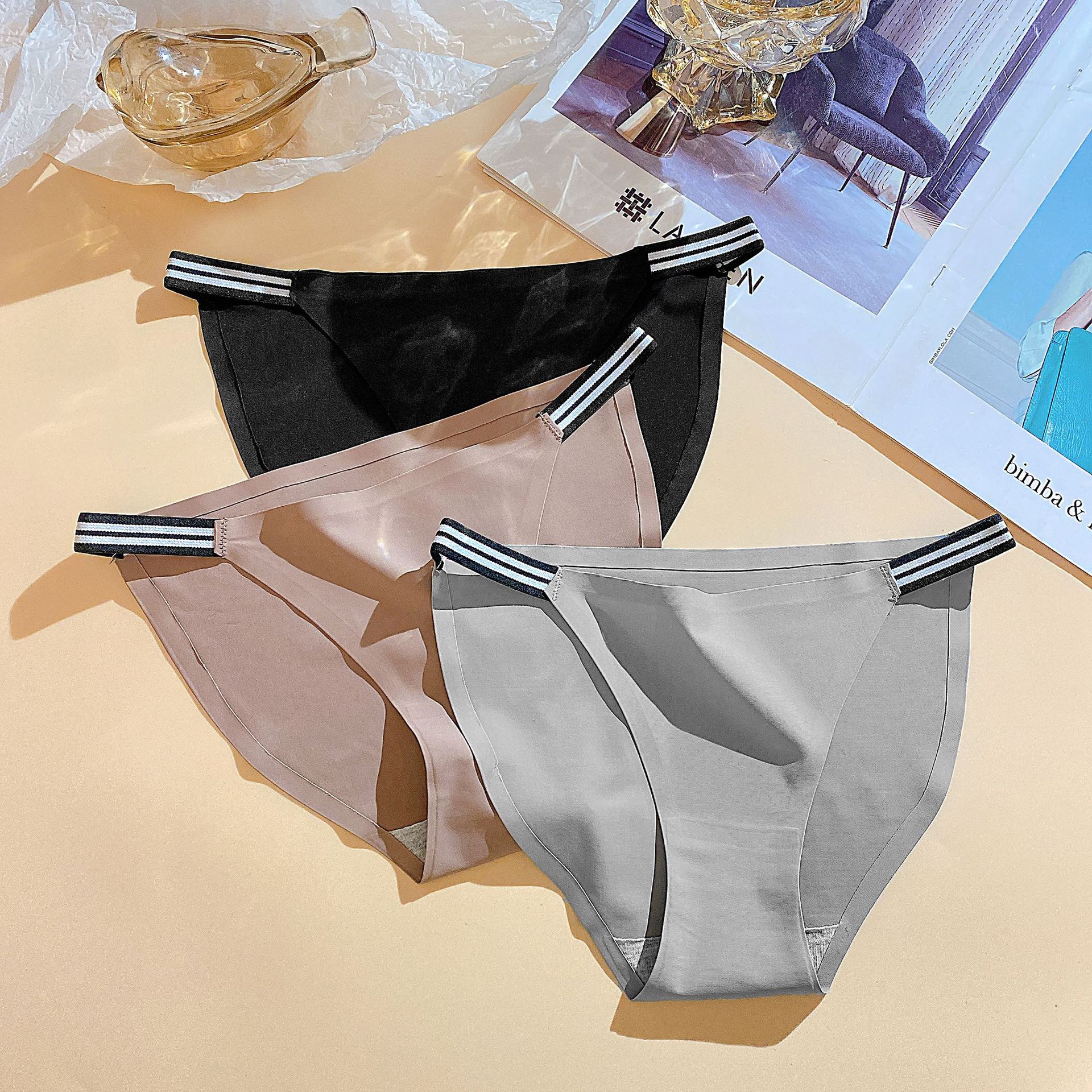 FINETOO宽松贴肤透气超薄内裤舒适女式裸感无痕三角裤N498详情3