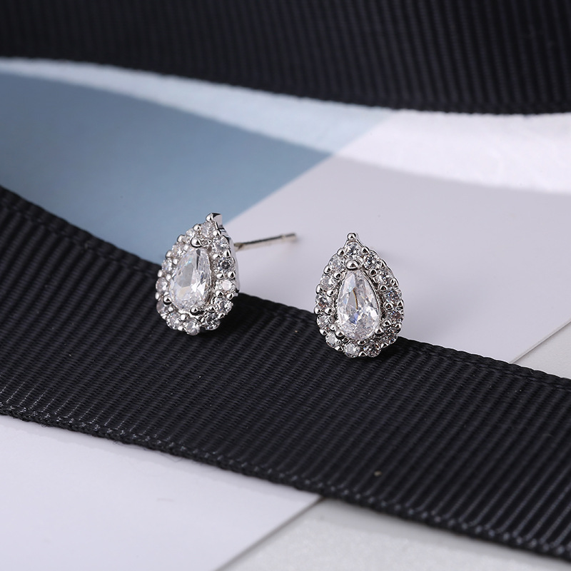 Корейская версия fashion s925 s925 с серебряными капающими цветами, однорядный ряд гвоздей для женщин с короткими оптовыми ушками pic 4