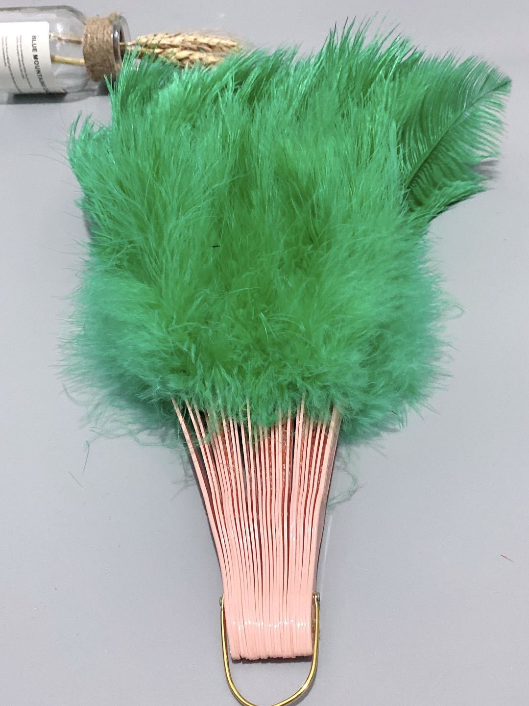 The feather fan is a special prop for the dance performance of the ostrich-colored feather fan used by the palace film crew pic 33