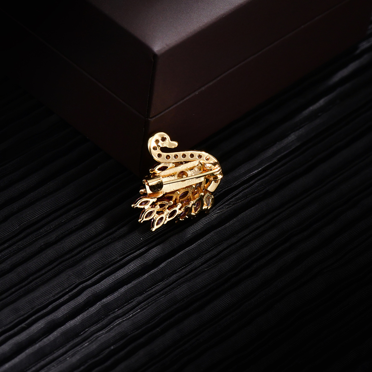 胸针太阳花圆形蝴蝶小胸针优雅气质韩版时尚领针收腰装饰防走光扣详情17