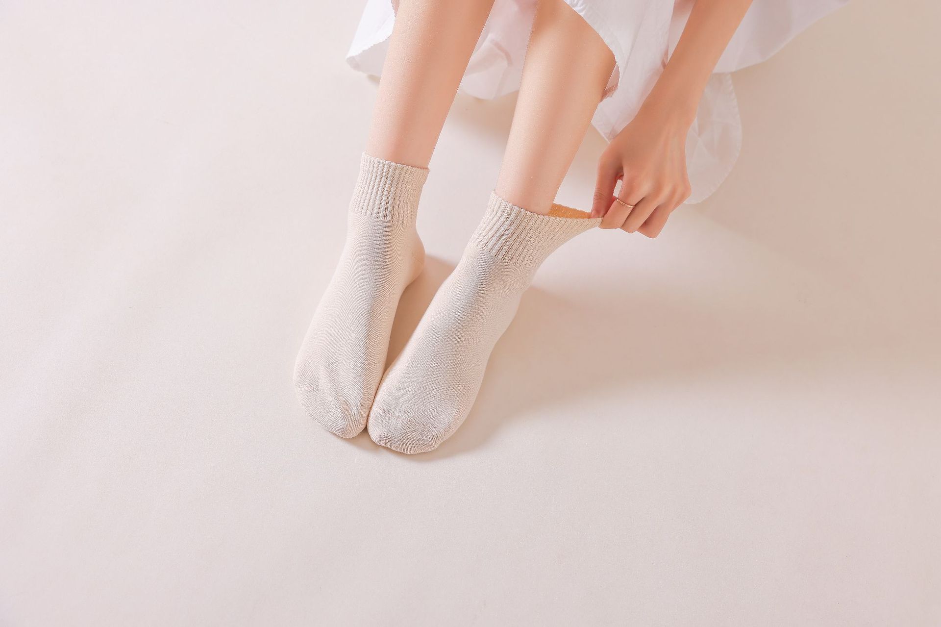 袜子女款平板素色薄款春夏四季百搭棉袜吸汗透气短筒女袜详情2