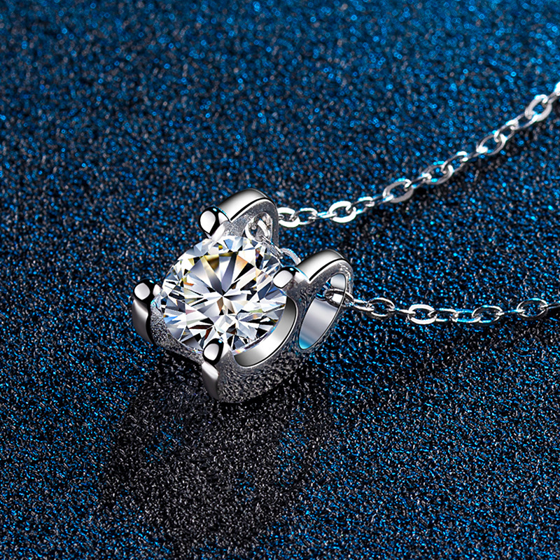 A high-quality imitation D-color moissanite four-leaf clover female pendant with eight hearts and eight arrows from a live-streaming product by a popular influencer on Kuaishou and Douyin pic 53