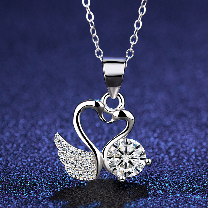 A high-quality imitation D-color moissanite four-leaf clover female pendant with eight hearts and eight arrows from a live-streaming product by a popular influencer on Kuaishou and Douyin pic 14