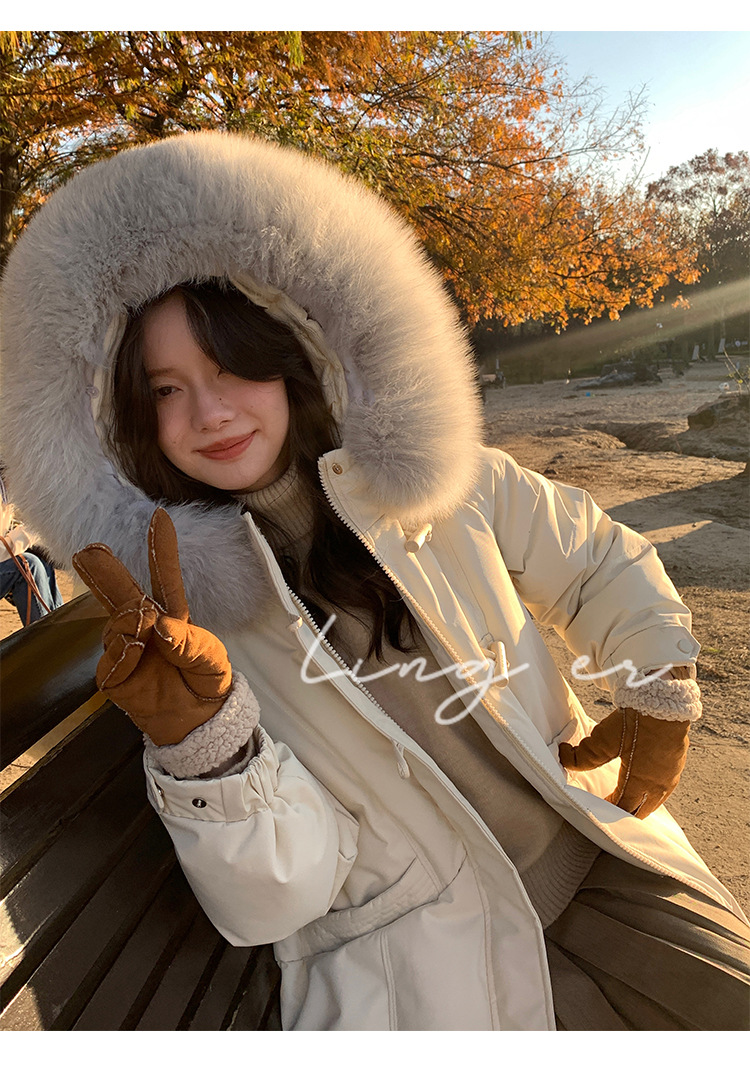 Wholesale of high-end mid-length down jackets for women that reach the knees in 2022, featuring a fashionable design sense and a niche thickened coat pic 50