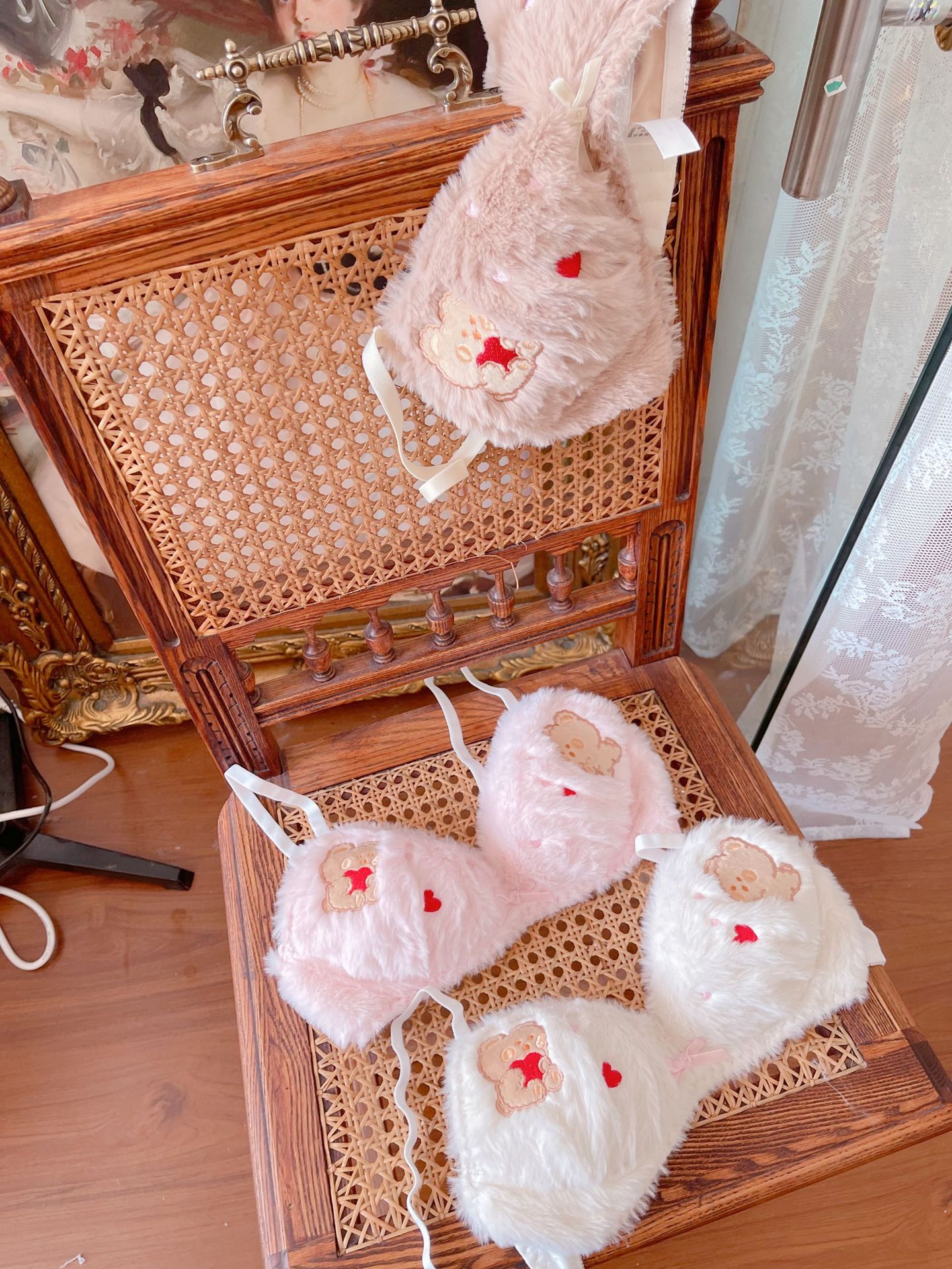 The lingerie is cute and sweet, with a plush bear print bra set for autumn and winter. It is pure and comfortable for students without underwire pic 4