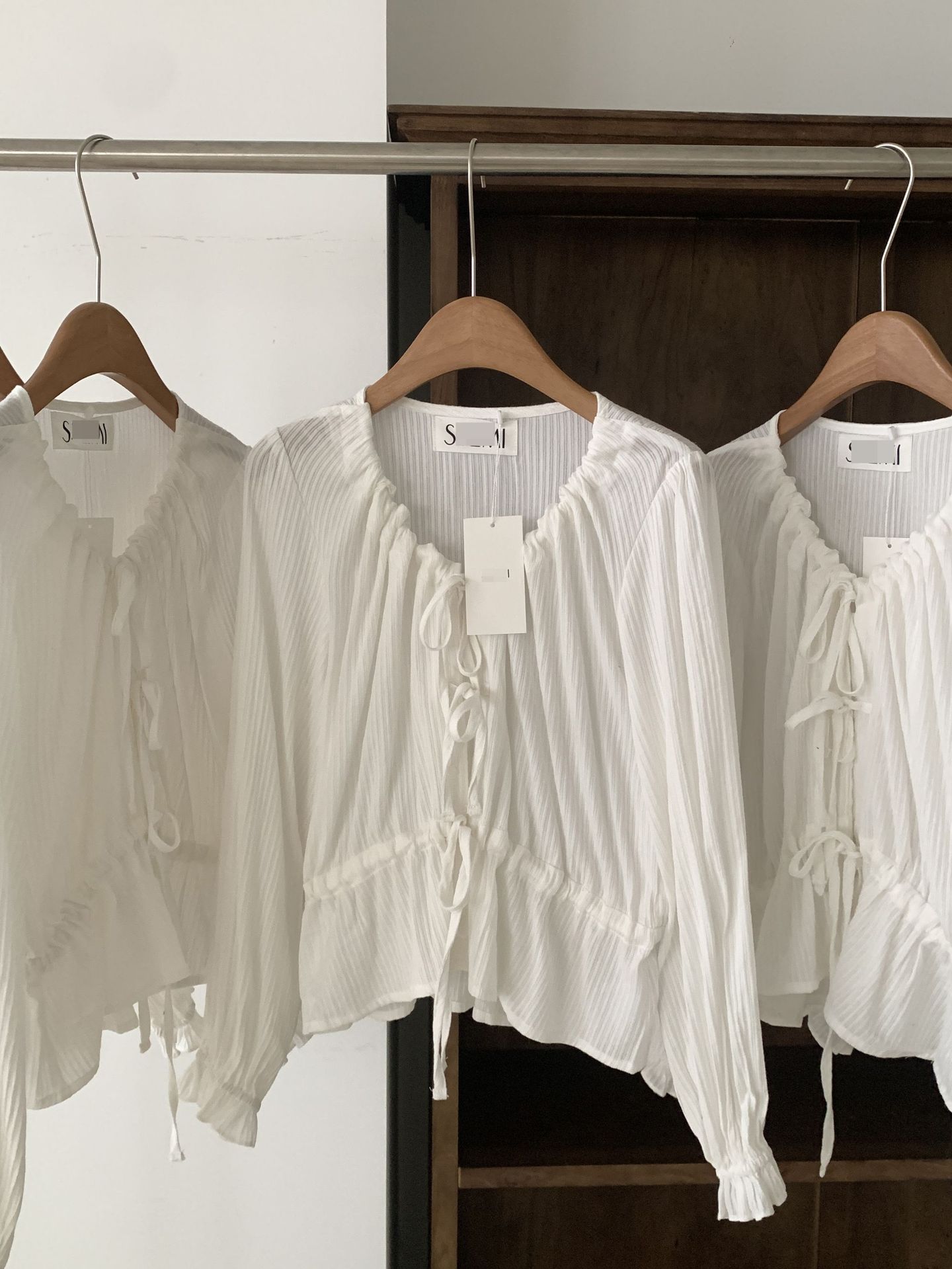 In-stock 2024 autumn new style, the same stylish bow tie drawstring shirt as Han So Hee from Dongdaemun, South Korea pic 9