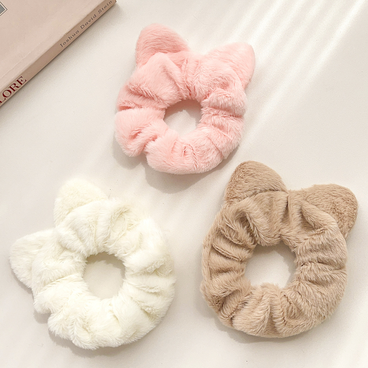 新款秋冬毛绒大肠发圈跨境热卖简约纯色猫耳朵头绳百搭发绳发饰详情10