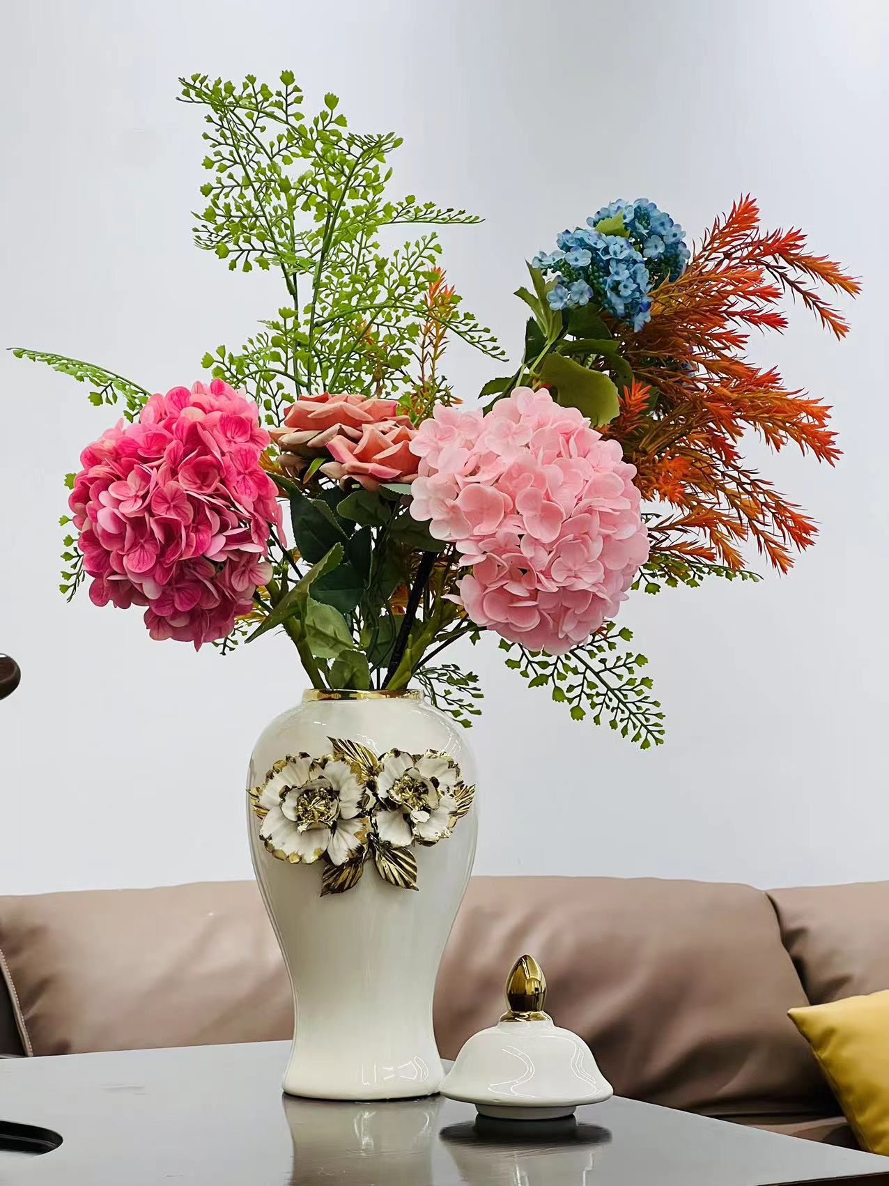 New ceramic electroplated decal golden general jar, European-style flower arrangement vase, handicraft display item, decorative storage jar pic 6