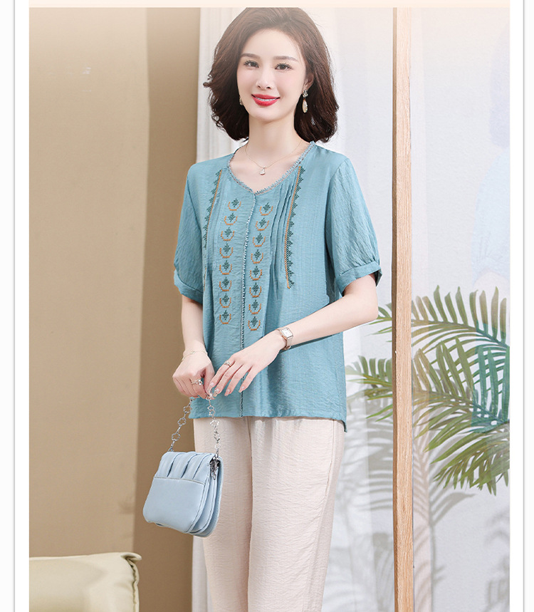 2023 Summer short-sleeved set for middle-aged mothers, a new summer style of loose, stylish and youthful embroidered T-shirt for women pic 16