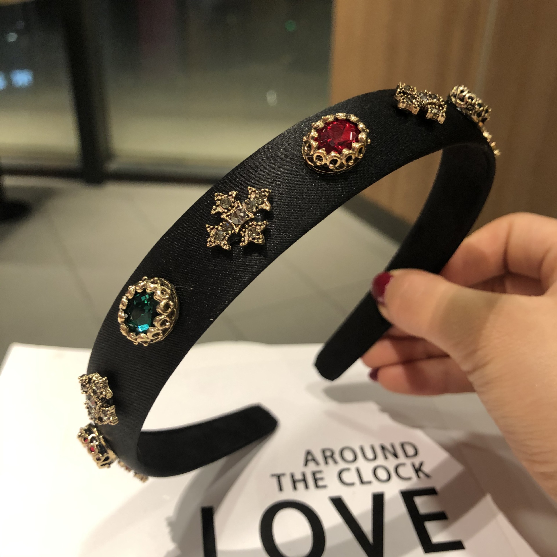 The elegant water diamond and pearl hair band is a versatile and sweet headwear for girls. It features a simple and elegant hairpin mesh and a red outlet pressure headband pic 17