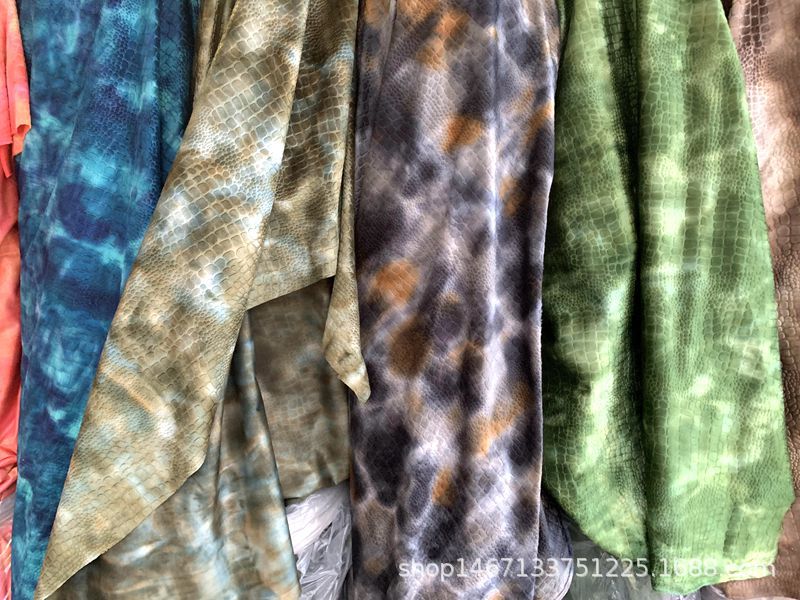 Short plush dinosaur pattern fabric, tie-dyed embossed gradient color, various toys, clothing and accessories, crocodile pattern velvet fabric pic 8