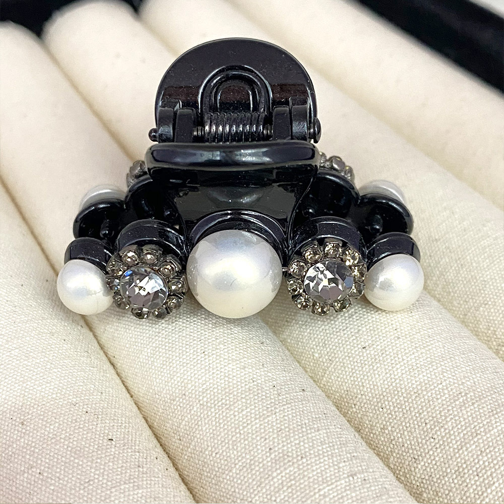 High-end camellia semi-tied hair clips for women, a niche hair accessory with diamonds, simple and elegant style, small grappling clips, less hair volume, shark clips pic 37