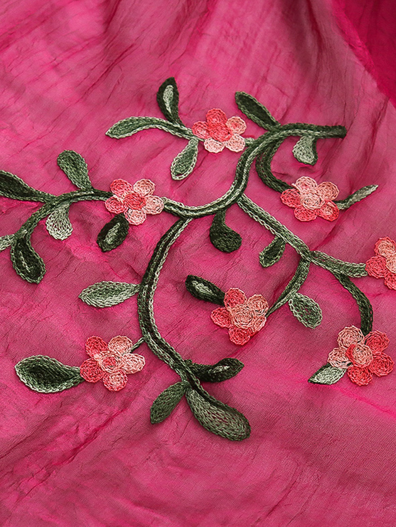 一件代发新款跨境专供美式田园风绣花披肩围脖外出拍照必防晒围巾详情14