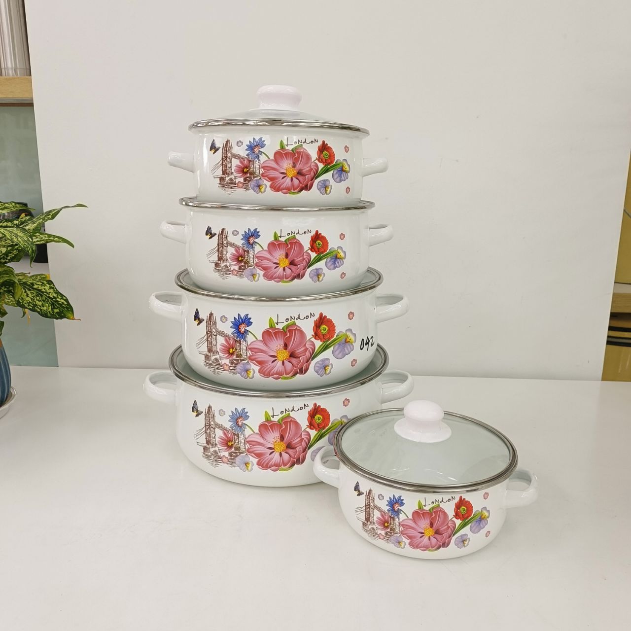 24-26cm俄罗斯花搪瓷特厚炖锅双耳加厚家用汤锅珐琅炖锅平底锅可详情11