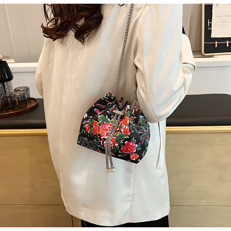 花棉袄潮酷水桶包新款2024春季个性民族风单肩包国潮复古斜挎女包详情57