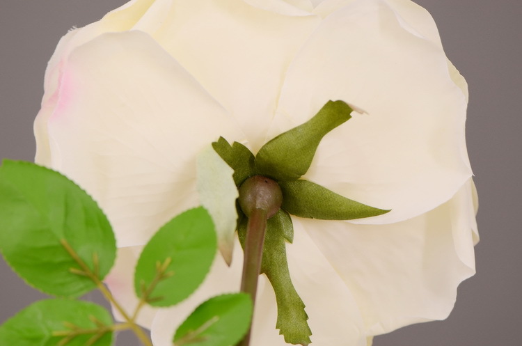 Dongli Flower Industry, the source factory, wholesals high-end artificial flowers, anti-real flowers, living room decoration, life-sized royal roses, and light luxury home floral art ornaments pic 21