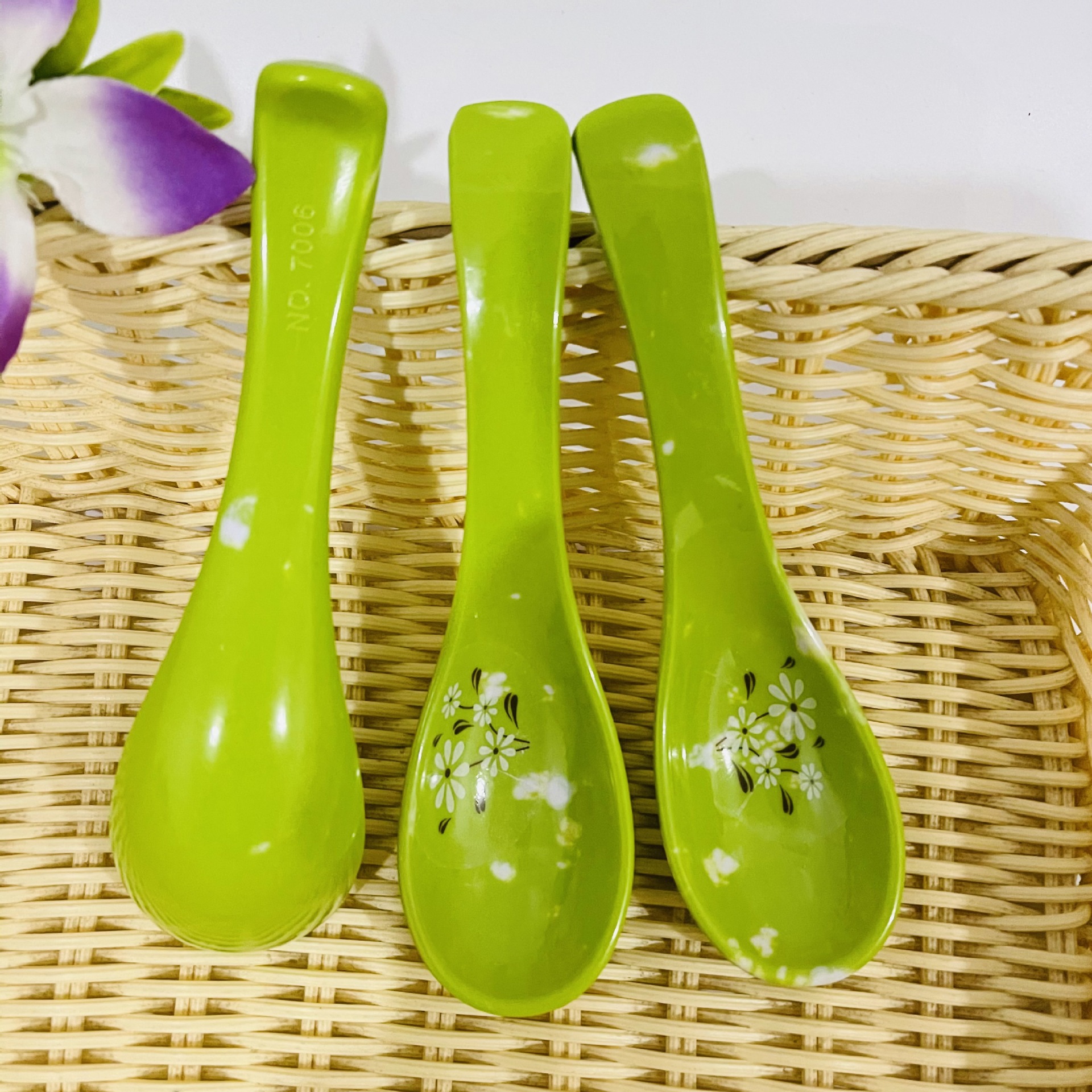7006 green thick-handled spoon, household daily-use spoon, 1-yuan wholesale supply pic 2