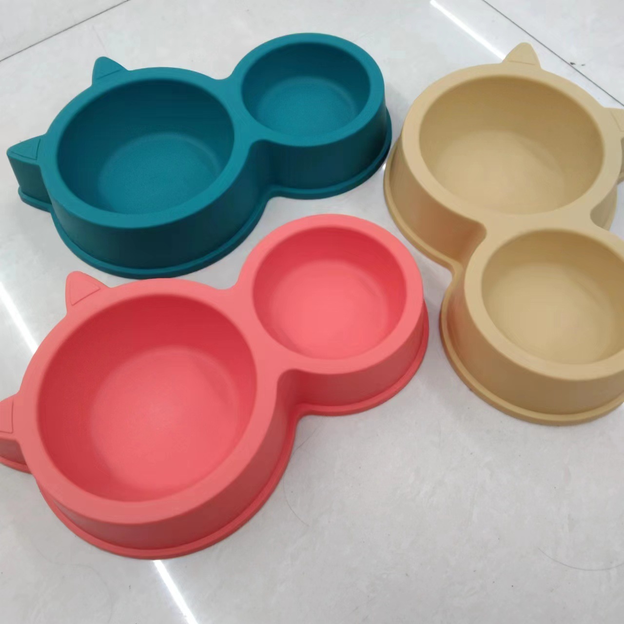 High-quality cat-shaped candy-colored pet feeding bowls, durable and anti-tipping double-bowl pet feeding basins pic 2