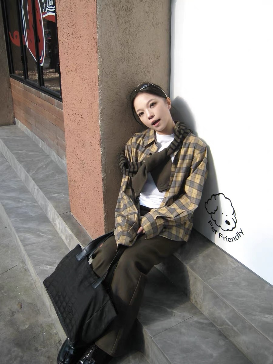 New retro plaid loose off-the-shoulder plaid long-sleeved shirt, yellow lapel plaid casual shirt for women 4415 pic 22