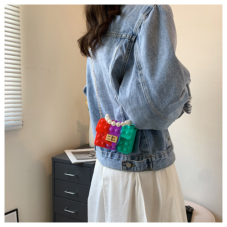 A new silicone bag for women in spring 2022, a trendy and avant-garde rat-killing pearl chain small square bag pic 33