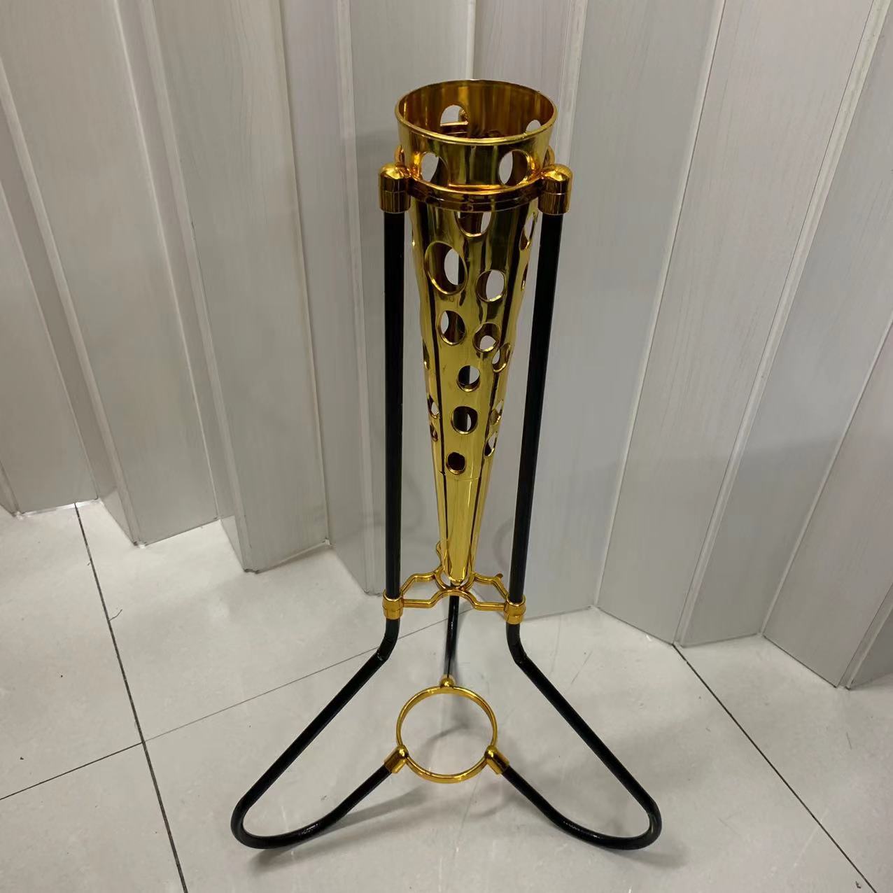 Wedding decoration baskets, welcome baskets, golden baskets, iron baskets, atmosphere setting supplies, corridor baskets, iron stand props pic 21