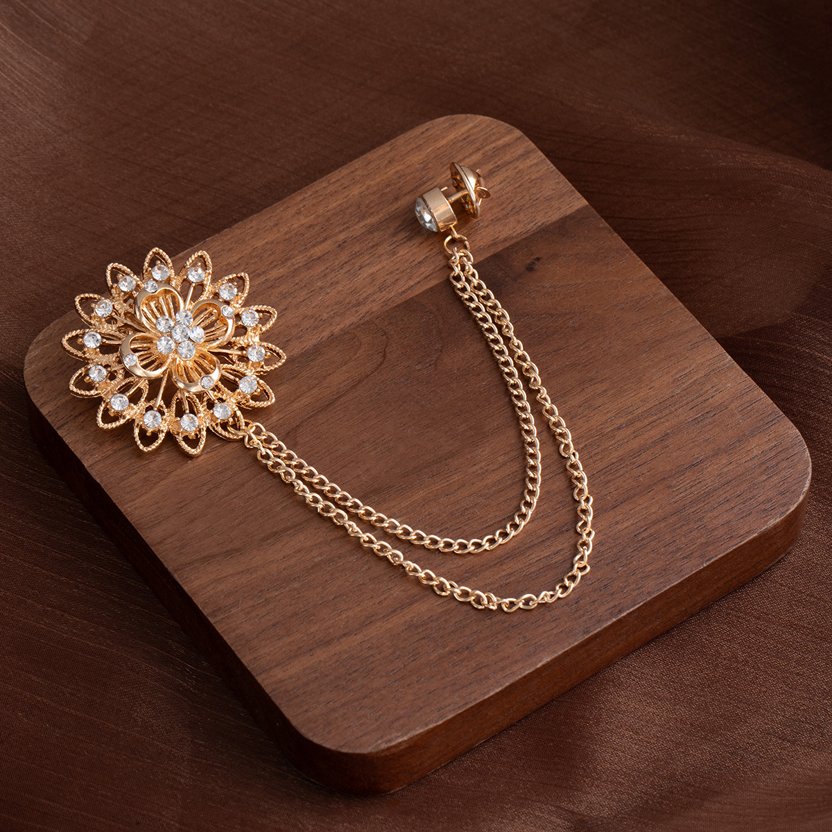 European and American style, fashionable, simple and elegant design sense, floral badge, collar pin, double-layer tassel chain brooch and brooch accessory pic 7