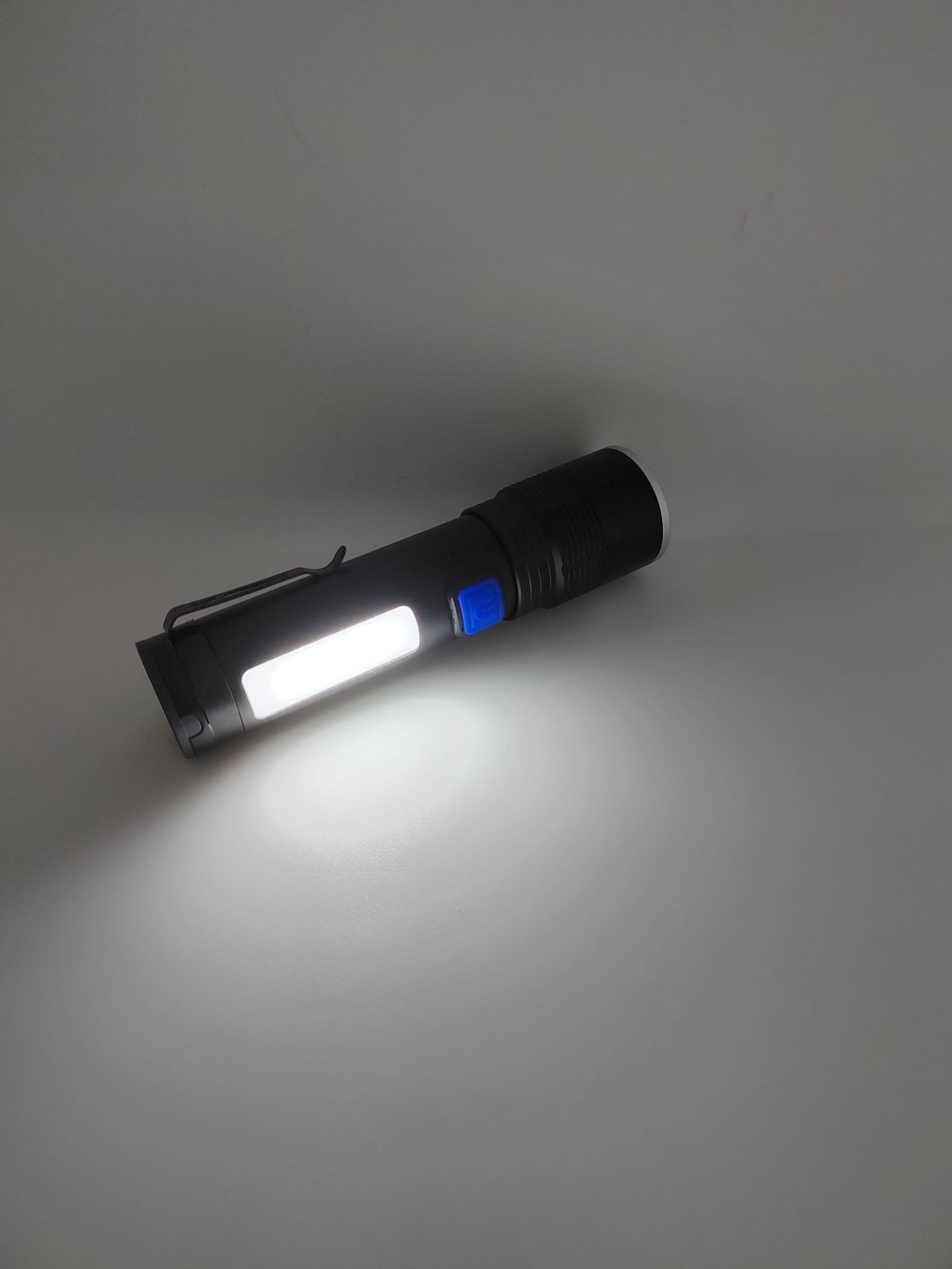 The popular P70 high-intensity flashlight, long-range multi-functional charging and zoom mini flashlight, is a home and outdoor work light pic 9