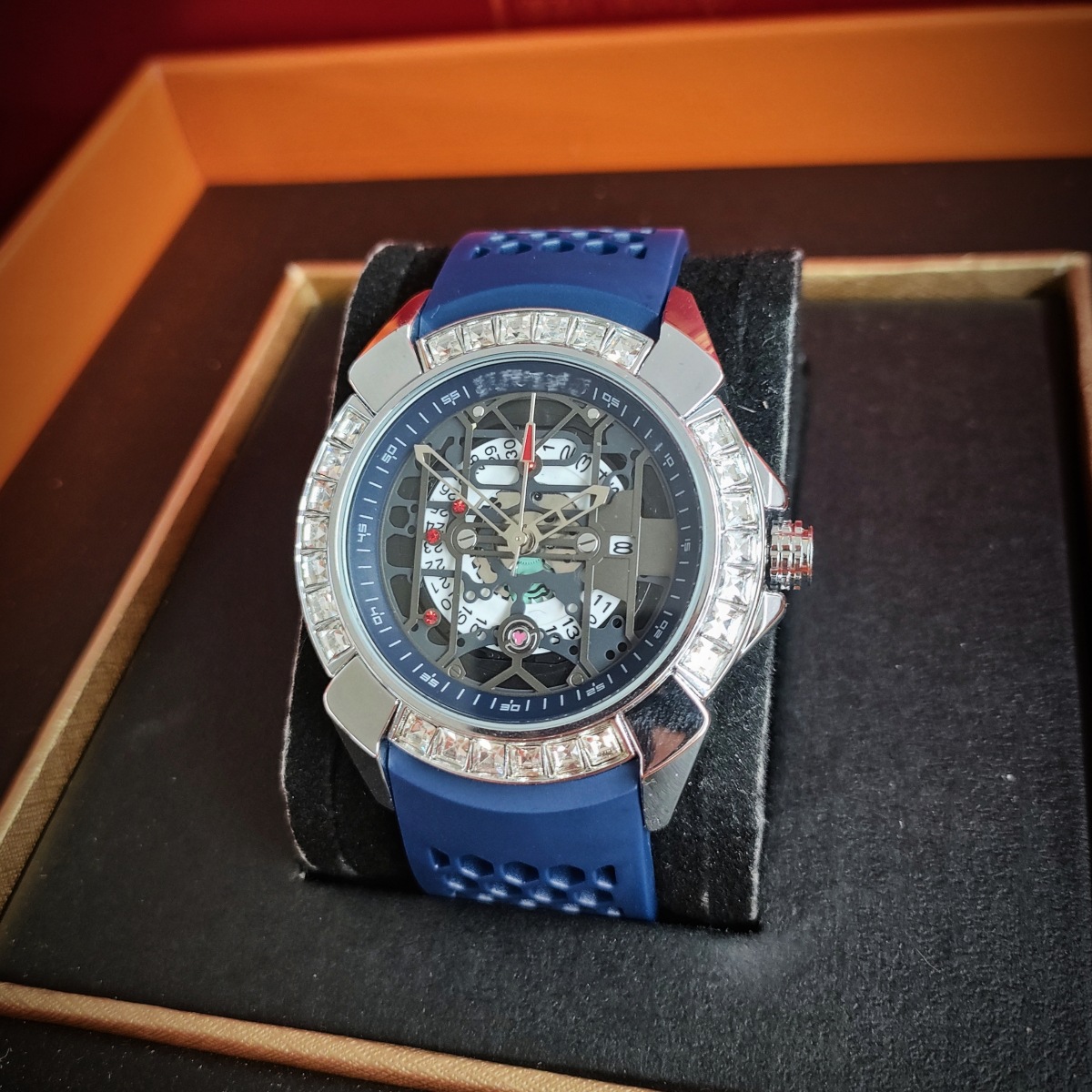 捷克豹同款男士三针石英手表潮流镂空日历镶钻表时尚炫酷腕表批发详情21