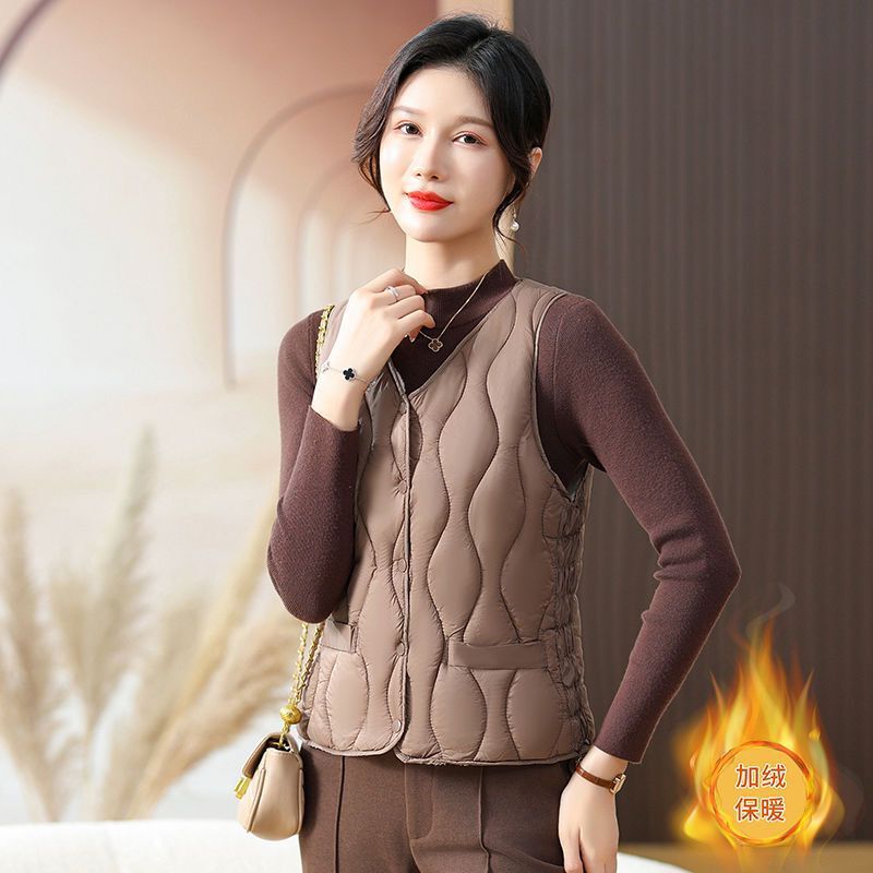 加绒加厚羊羔绒马甲女2022新款洋气马甲女保暖背心秋冬妈妈装坎肩详情5