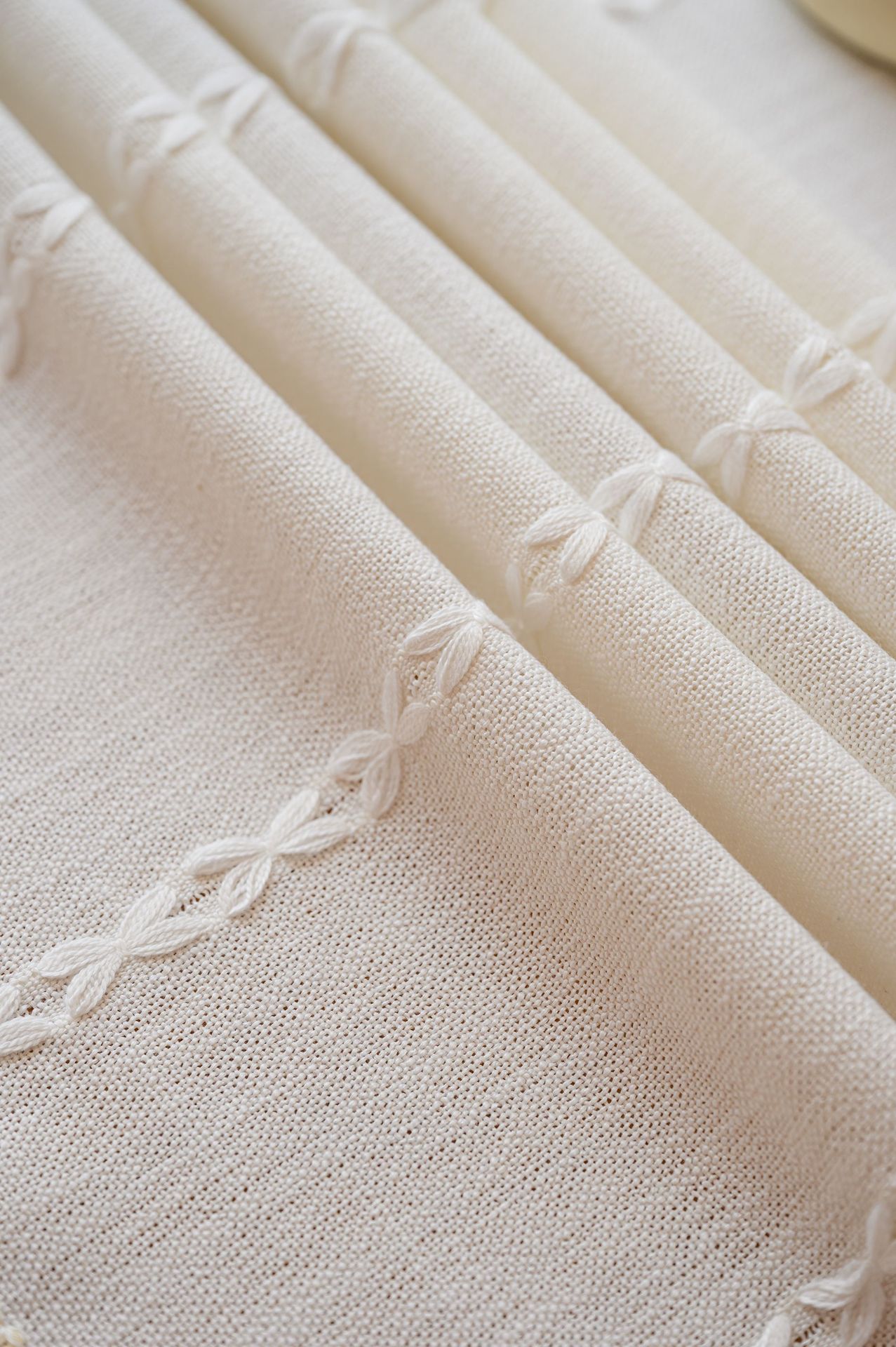 Cross-border three-dimensional embroidered striped tablecloth, popular black solid color, white cotton and linen tablecloth cover, fabric outdoor party pic 9