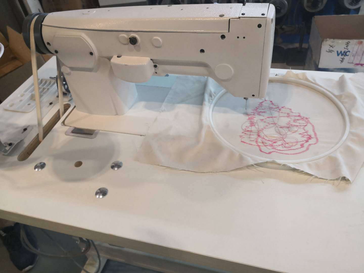 Herb-shaped sewing and embroidery machine LZ-271 hand-pushed embroidery sewing machine Embroidery and make-up embroidery machine pic 2