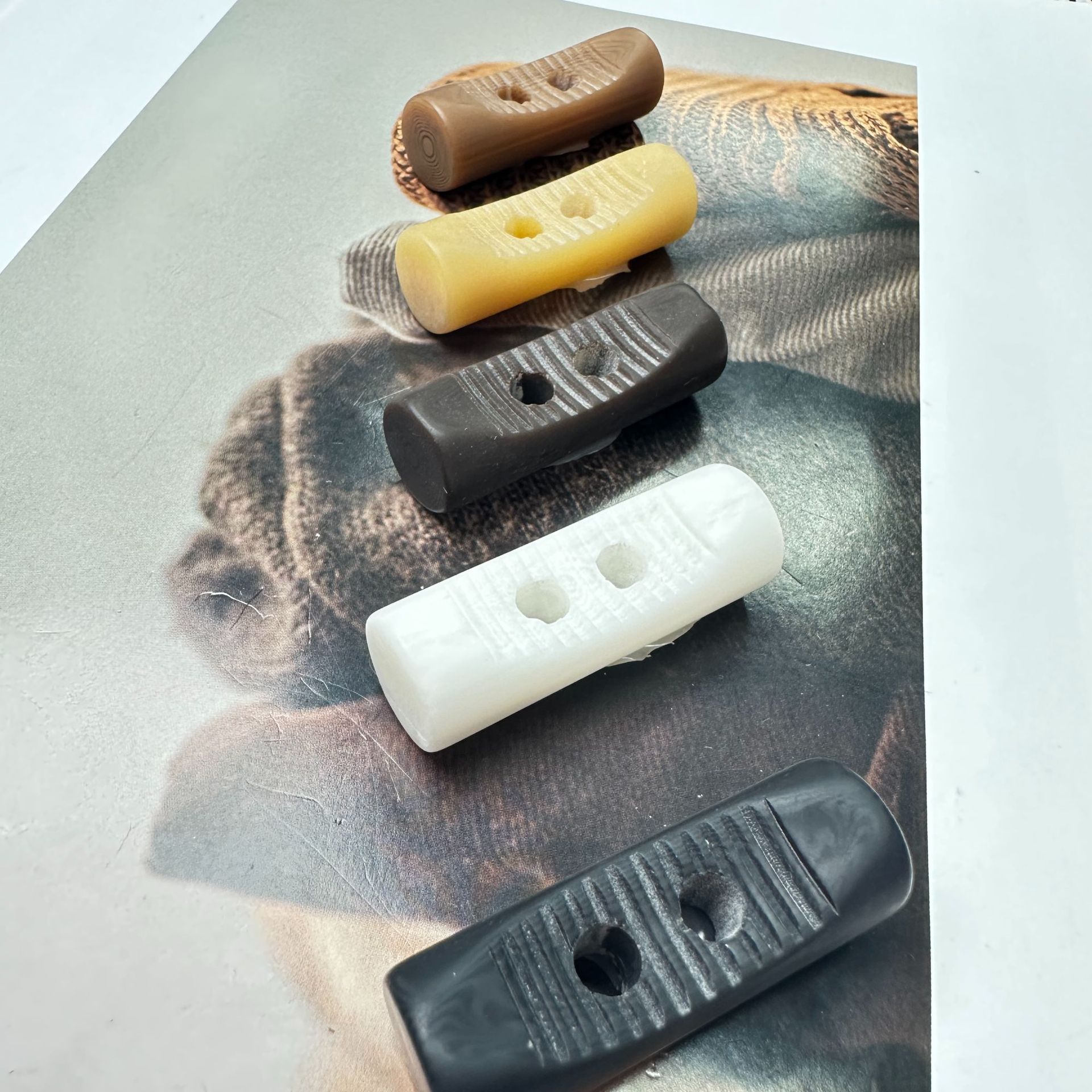 Fashionable overcoat with olive buttons, imitation horn buttons, coat, fur sweater, lamb fleece decorative buttons, and clothing accessories pic 5