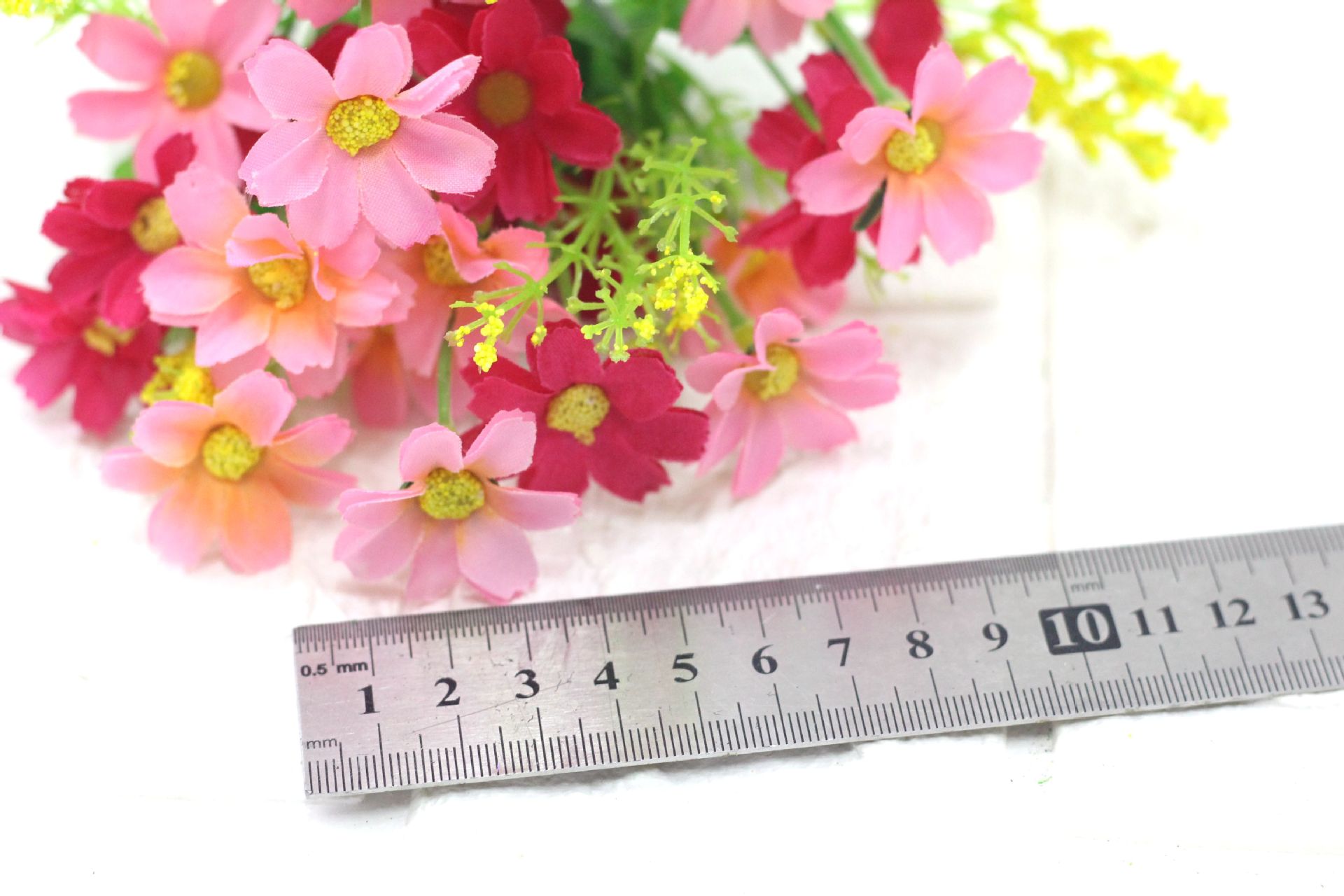 Factory wholesale of garden flowers, artificial flowers, fake flowers, 28-head jumping orchid chrysanthemums, small daisies, wedding project flowers pic 5