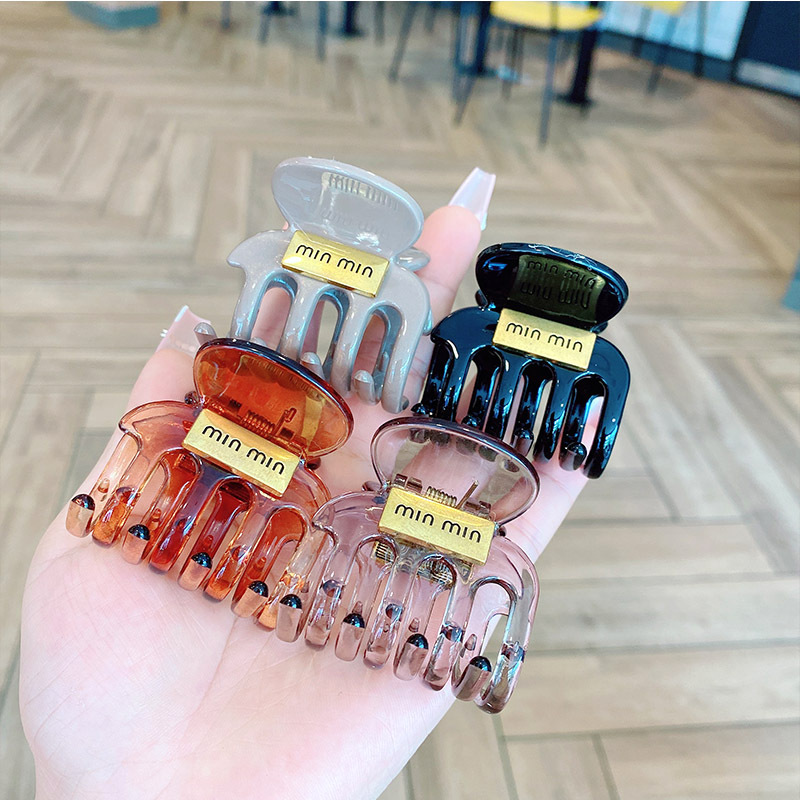 新款小众设计字母中号南瓜抓夹女三角形简约质感鲨鱼夹盘发发抓发详情35