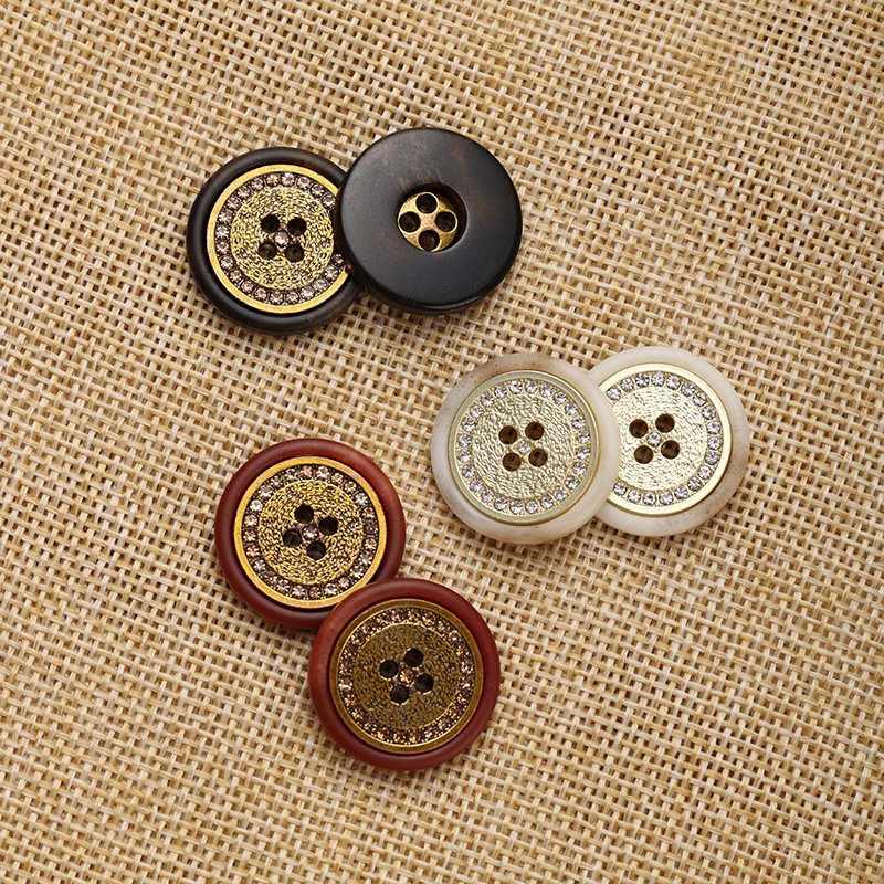 Four-eye metal with resin buttons and diamond-encrusted fine round suit button pattern flat jewelry in stock wholesale pic 2