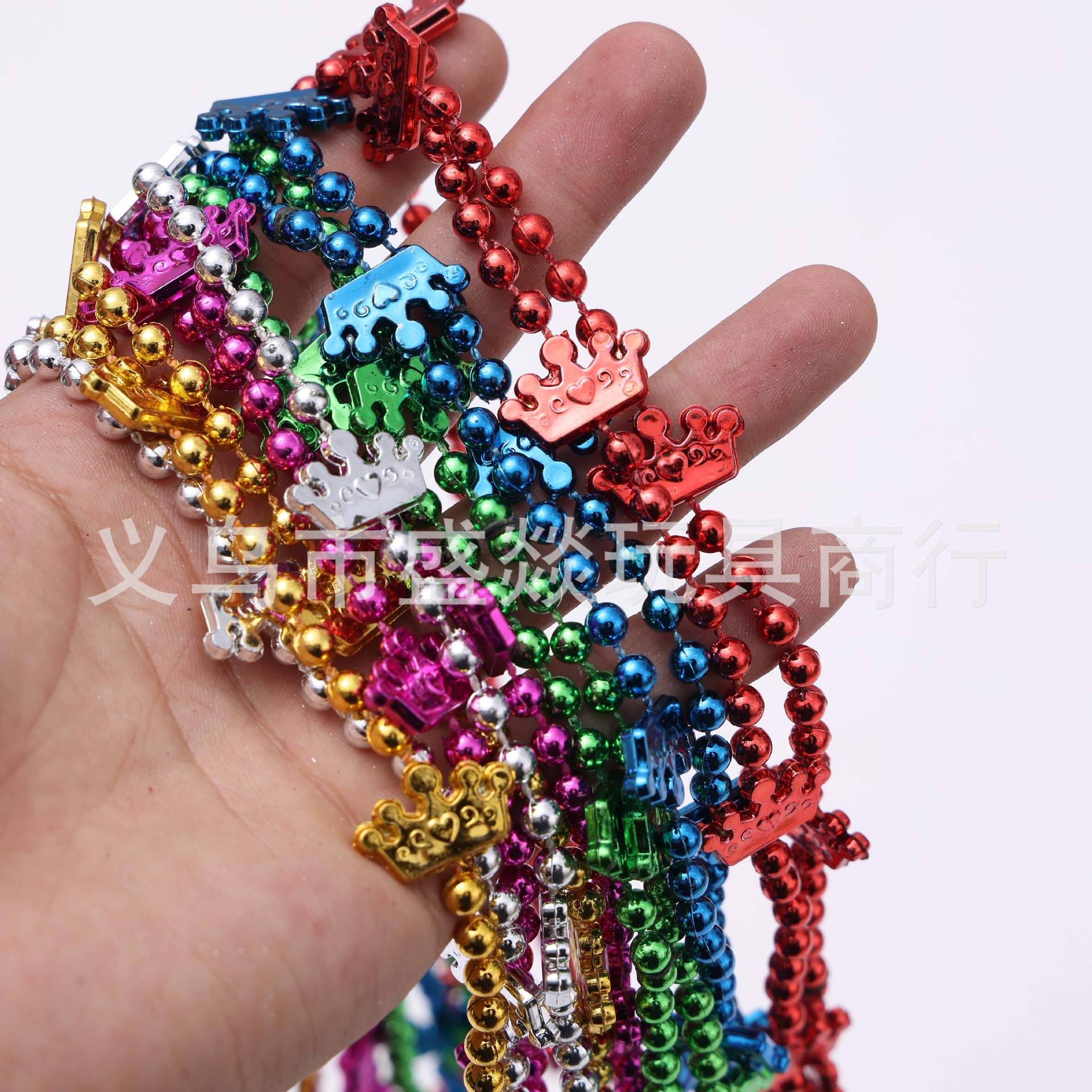跨境爱心小皇冠电镀珠链彩色项链独立日狂欢万圣节派对波珠链道具详情2