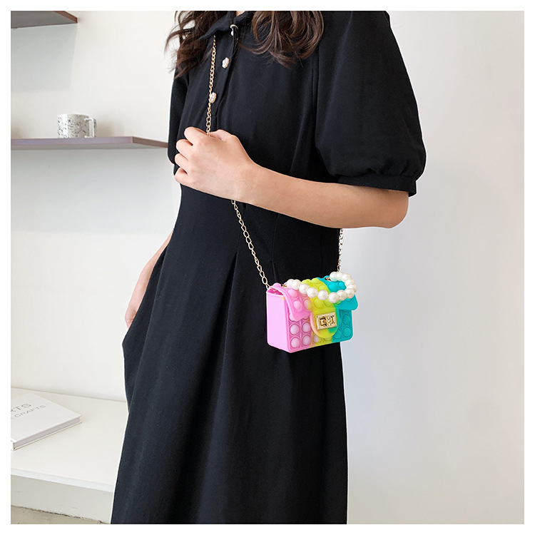 A new silicone bag for women in spring 2022, a trendy and avant-garde rat-killing pearl chain small square bag pic 13