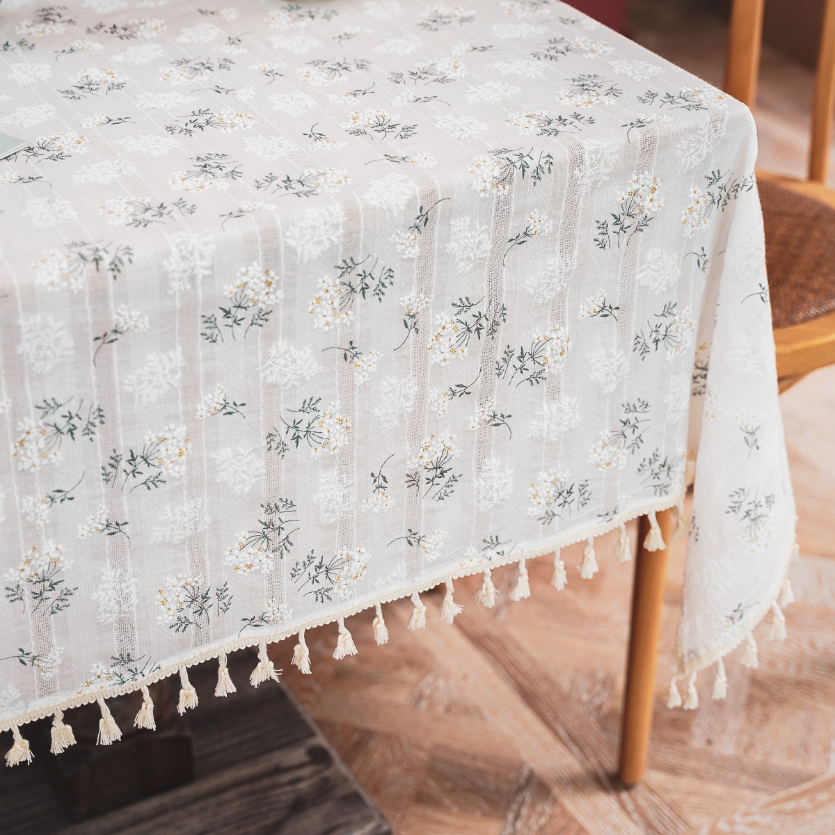 Fresh and clean cross-border tablecloth ins lilac flower fragments garden cotton and linen tablecloth fabric American decoration Amazon picnic cloth pic 13