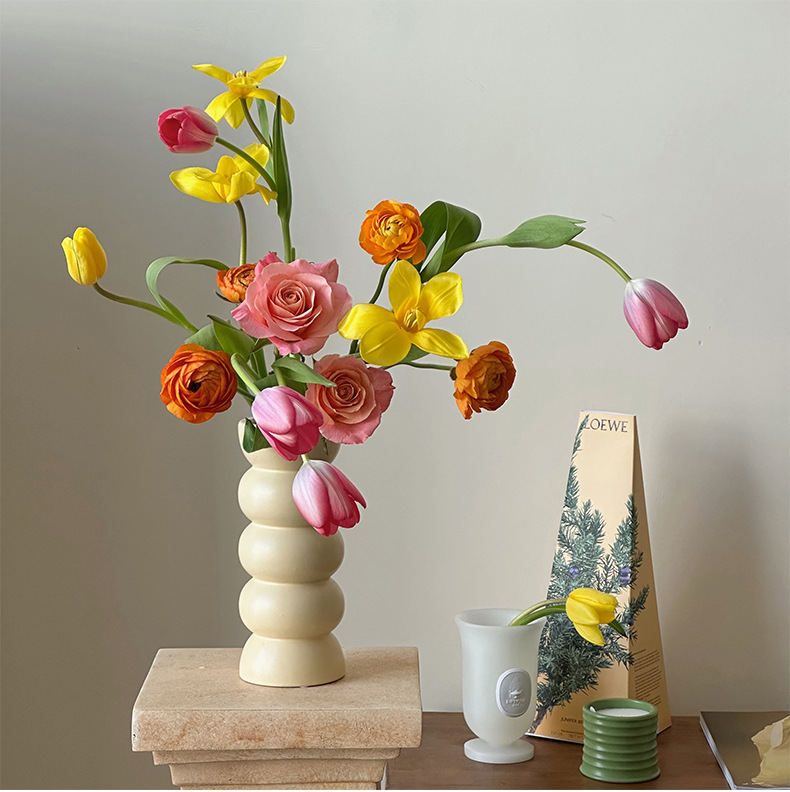 2023 new retro black simple ceramic vase, living room countertop decorative item, home TV cabinet, flower arrangement red vase pic 5