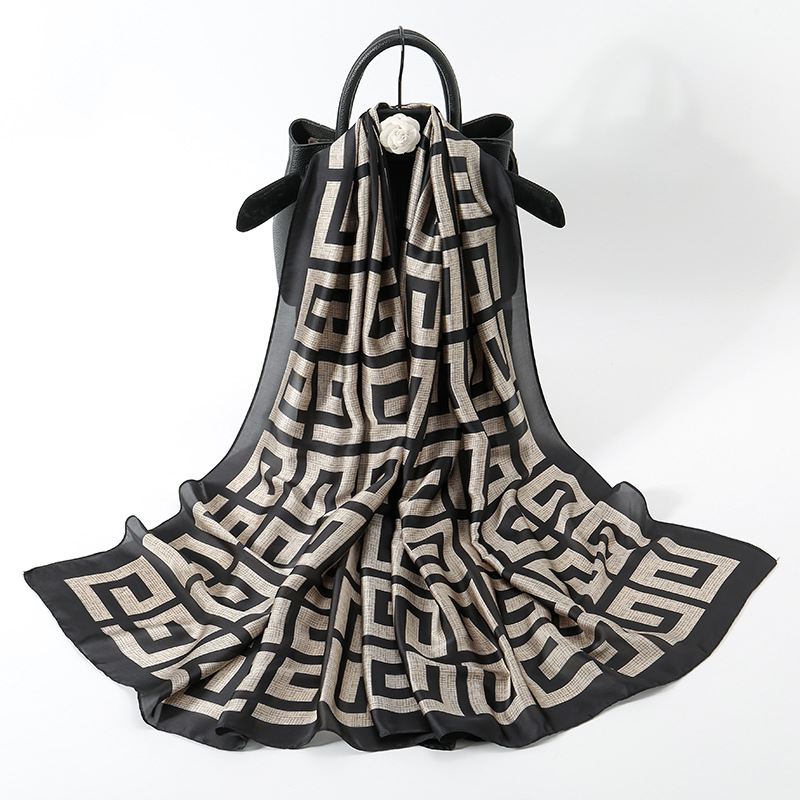 春季新款经典配色围巾 简约印花柔软丽锦缎空调房披肩女士详情3