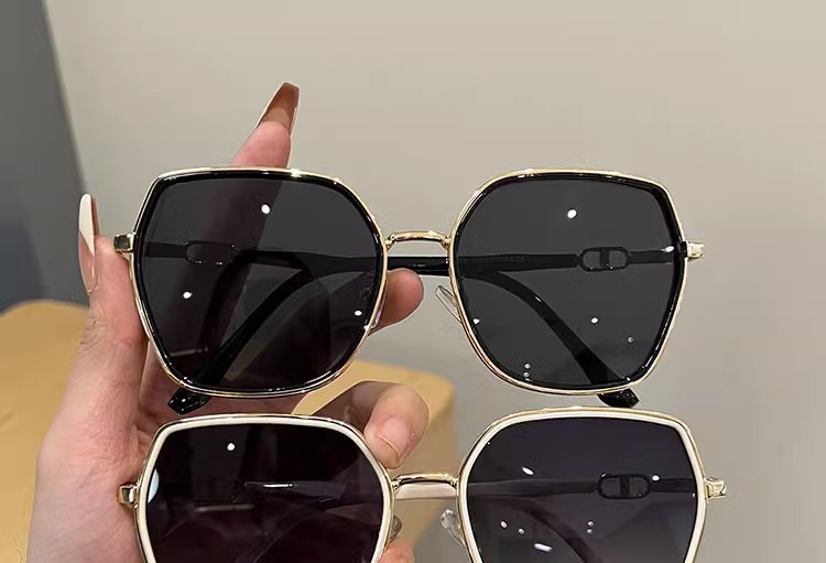 新款2024墨镜女高级感显脸小防紫外线太阳镜潮流亮边开车遮阳眼镜详情6