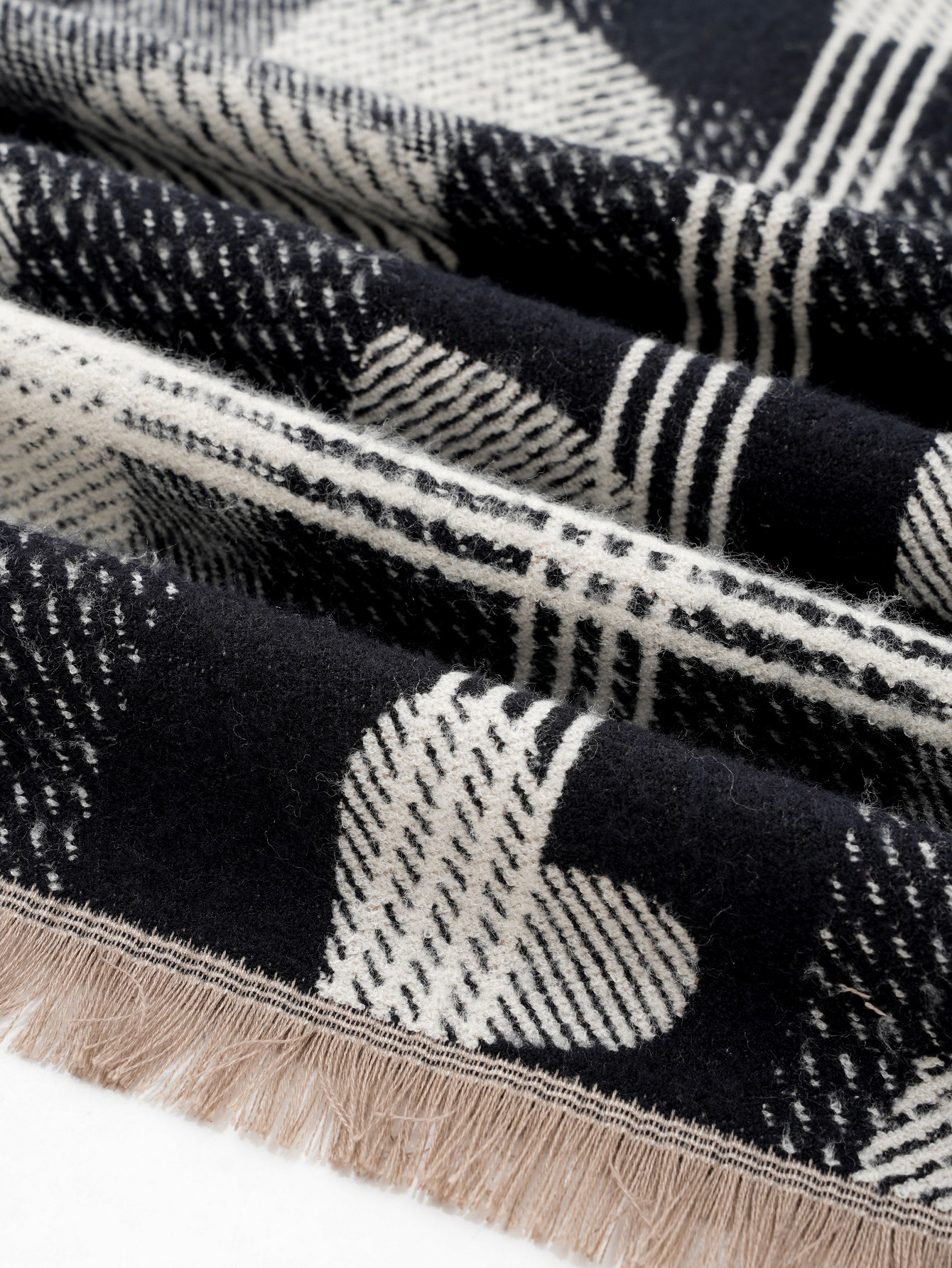 跨境冬季韩版爱心格子女围巾高级感高品质仿羊绒双面围脖加厚保暖详情9