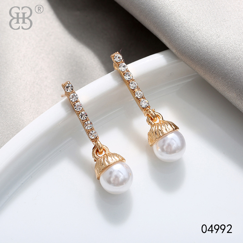 Wholesale alloy ear studs for women, Korean version creative pearl earrings, fresh and simple earrings pic 5