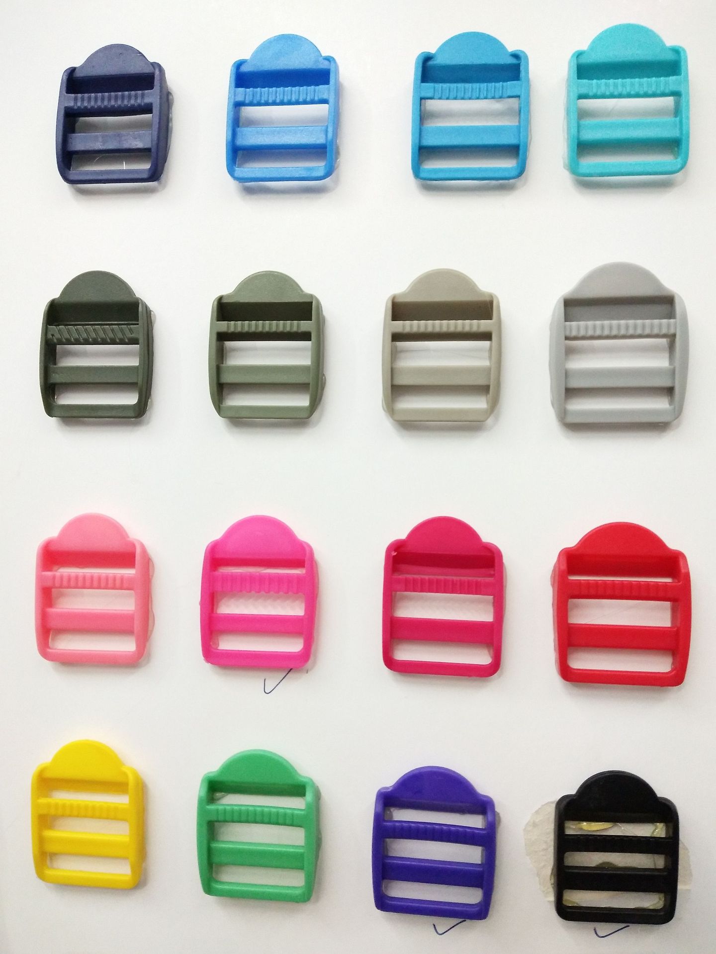 We offer a wide range of plastic adjustable buckles, webbing buckles, ladder buckles, and mouth buckles at low prices in stock. Our factory wholesals various types of buckles pic 19