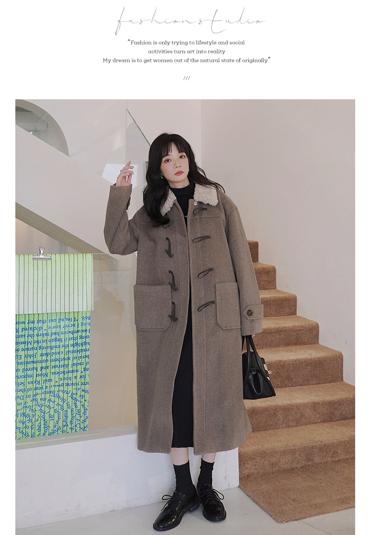 A real photo of the 2022 winter new Korean-style woolen coat with a fur collar and horn buttons, a loose and gentle long coat pic 7