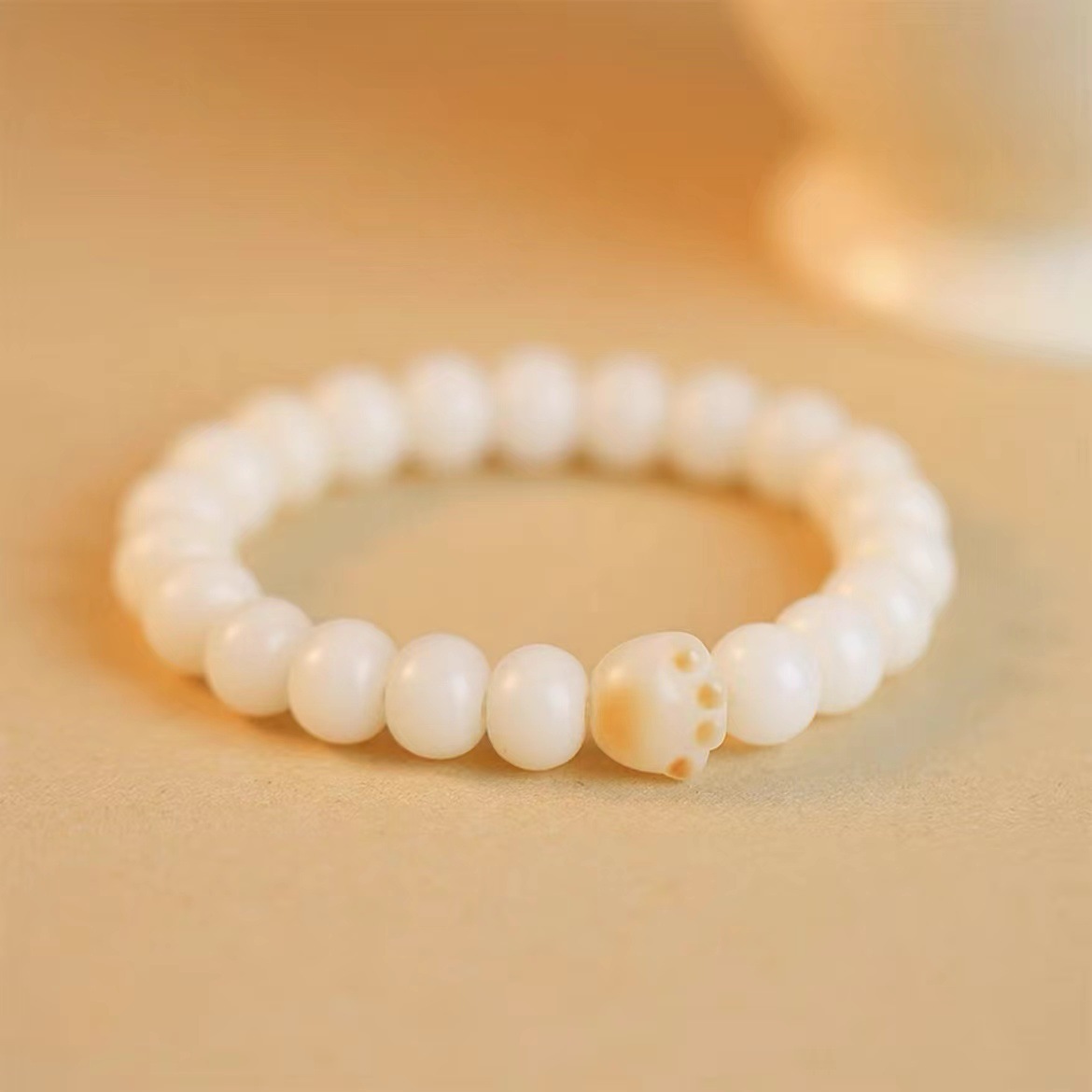 Charcoal-burned cat paw cat bracelet, female imitation white jade Bodhi seed, playful, soft Bodhi hand-held bracelet, live-streaming accessory pic 10