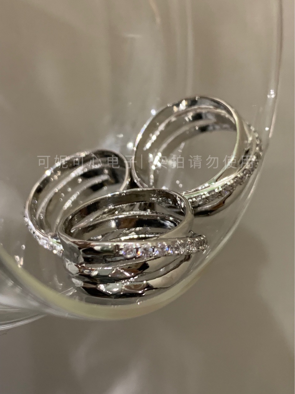 Q闪闪发光的戒指多圈的银色圆圈戒有点小细节的闭口戒指女款K8/5详情2