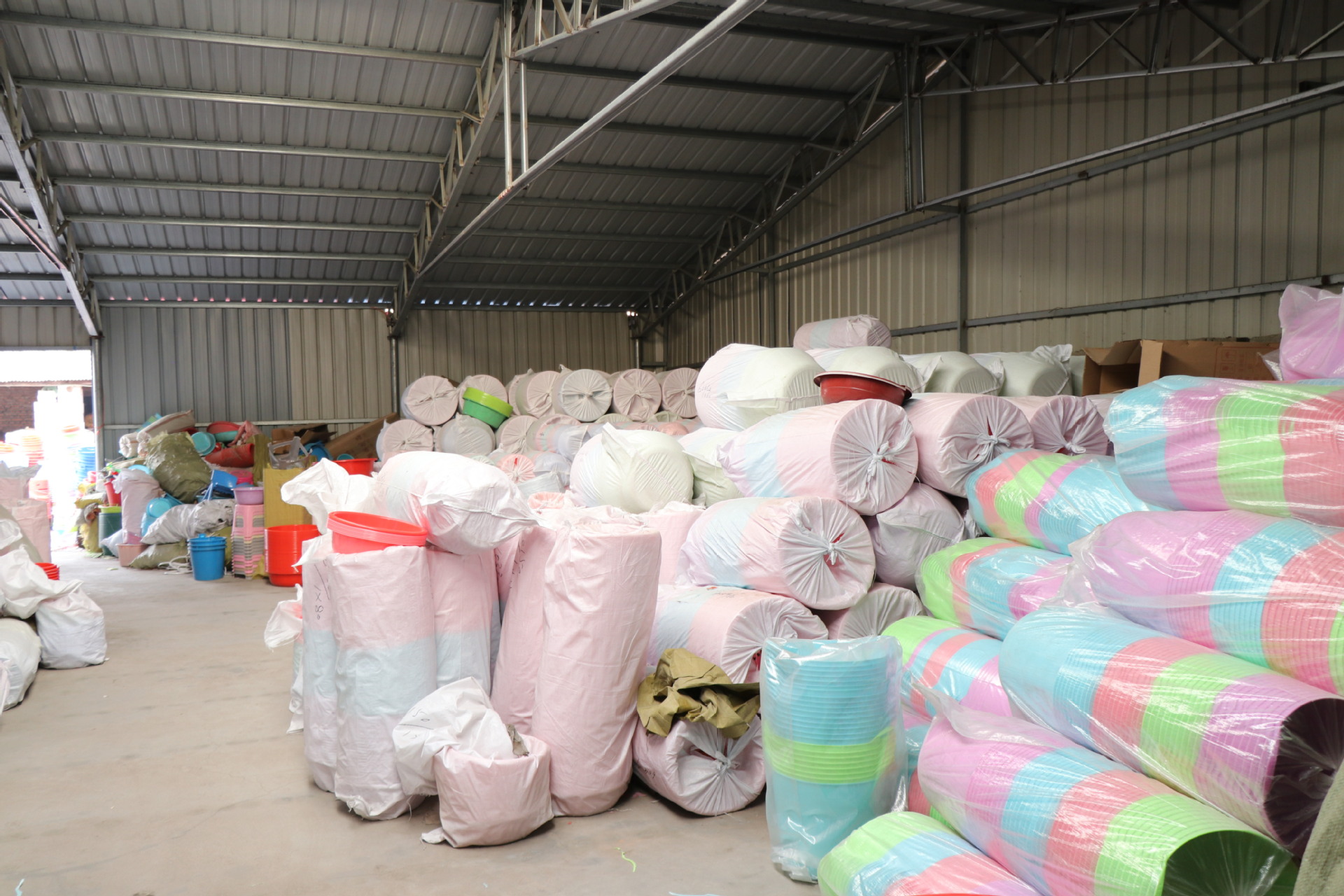 Wholesale of large quantities of hand-held storage baskets, clothing and sundries storage baskets, dirty clothes baskets, large hollowed-out dirty clothes baskets pic 20